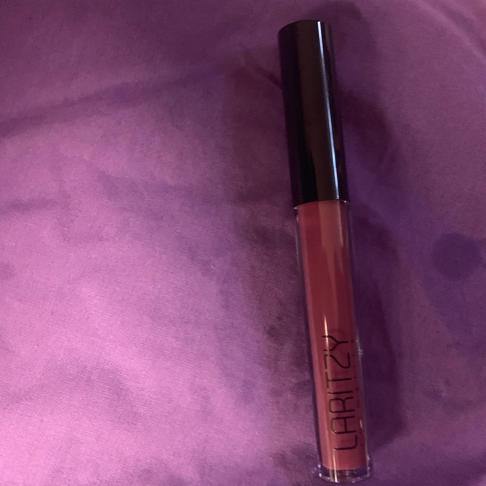 Laritzy cosmetics lip gloss